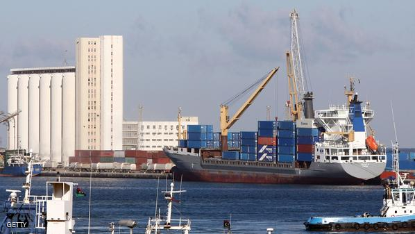 حاويات من الأرز الفاسد يتم ضبطها بميناء طرابلس البحري