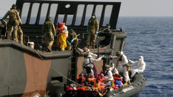 لاجئين قبالة السواحل الليبية‎
