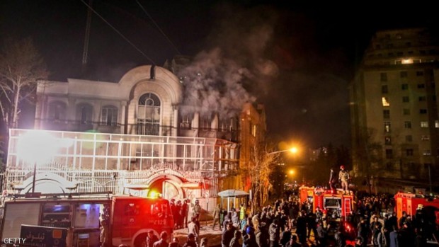 إيرانيون يهاجمون السفارة السعودية في طهران - 3 يناير 2016
