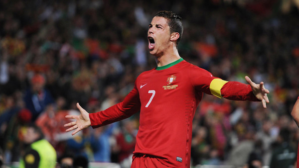 Soccer 2013 - Portugal Beats Sweden 1-0