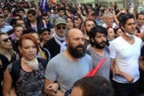 فنانون يساندون الشعب