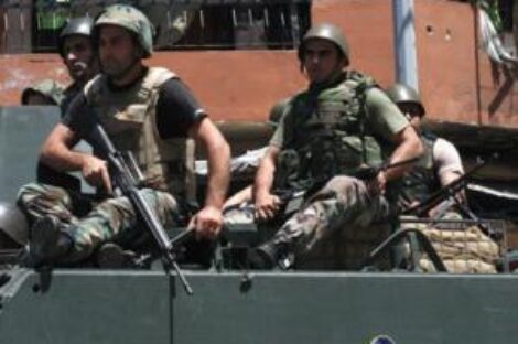 الجيش في مهمة السيطرة على الوضع