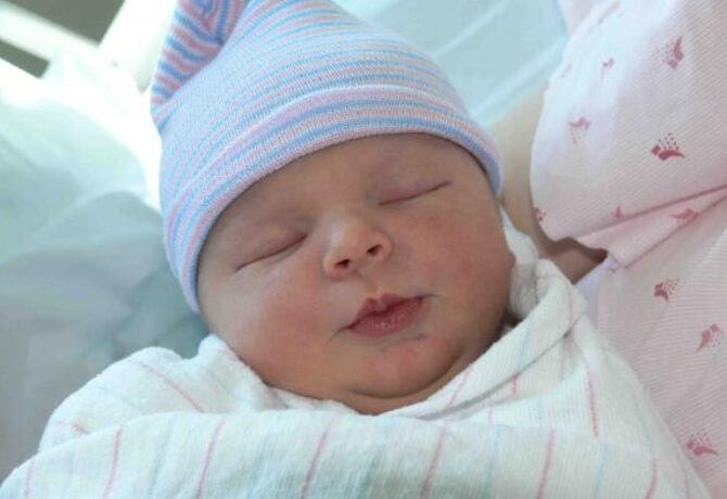 الوسادة قد تسبب اختناقاً للصغير