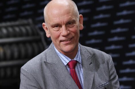 الممثل الأميركي جون مالكوفيتش كتب (مائة عام-فيلم لن تراه أبدا)