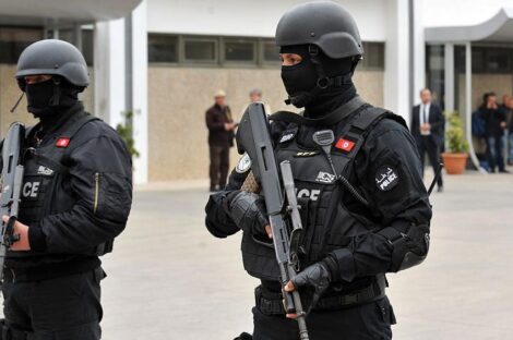 اعتقل الأمن التونسي 17 متطرفا تلقوا تدريبات في سوريا وليبيا