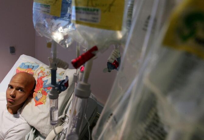 صورة أرشيفية لمريض سرطان