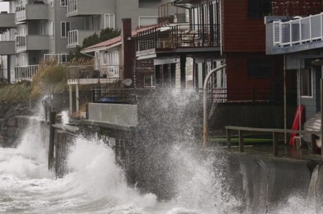 عاصفة تقطع الكهرباء عن 100 ألف شخص بسياتل