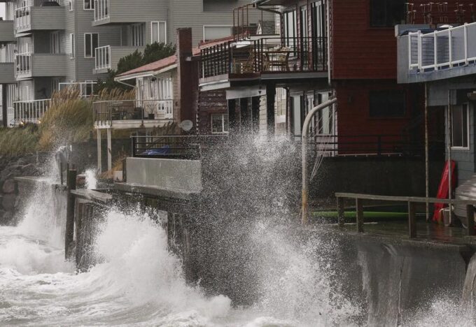عاصفة تقطع الكهرباء عن 100 ألف شخص بسياتل