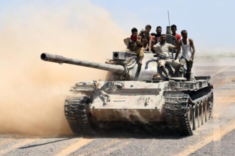 عناصر من القوات الموالية للشرعية في اليمن