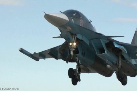مقاتلة روسية تنطلق من مطار حميميم العسكري في اللاذقية