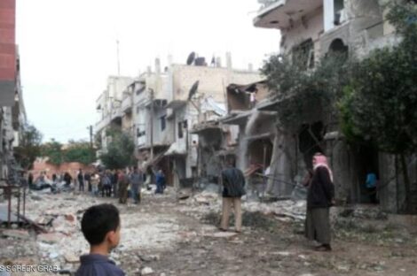 آثار الدمار من جراء قصف القوات الحكومية على حي الوعر غربي حمص