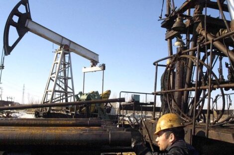 أسعار النفط تواصل انزلاقها. (أرشيف)