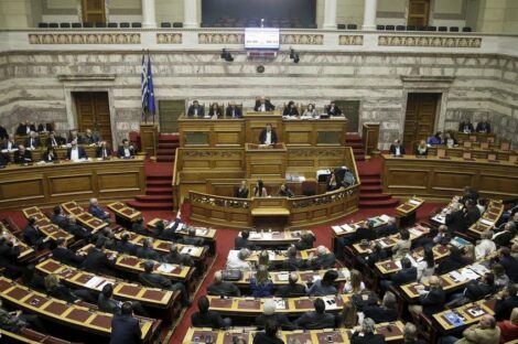 أقر البرلمان اليوناني الميزانية التي تشمل تخفيضات كبيرة