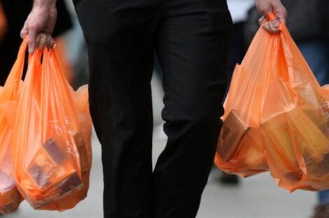 استخدام الأكياس البلاستيكية انخفض بنسةب 78 في المئة ببريطانيا. (أرشيف)