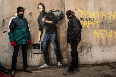 الجدارية تصور ستيف جوبز كلاجئ سوري