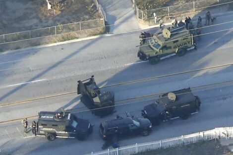 المشتبه بهما قتلا برصاص الشرطة بعد فرارهما من موقع الهجوم