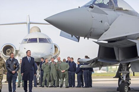 تقوم الخطة الجديدة على شن ضربات جوية وبذل جهود دبلوماسية وإنسانية