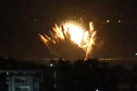 قال الجيش الإسرائيلي إن الغارة جاءت ردا على عمليات إطلاق نار