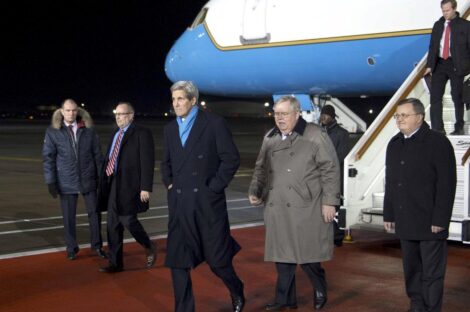 كيري يصل إلى موسكو لبحث عملية السلام السورية