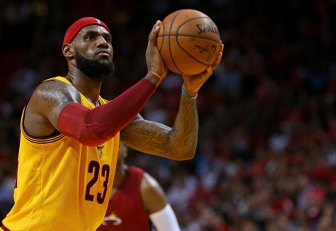 ليبرون جيمس على عرش السلة الأميركية (أرشيف)