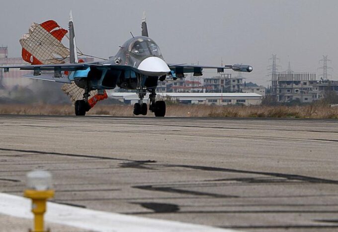 مقاتلة روسية لدى عودتها من مهمة قتالية في سوريا