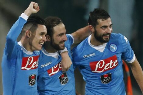 هيغواين أحرز هدفين فتصدر فريقه الدوري وهو تصدر قائمة الهدافين