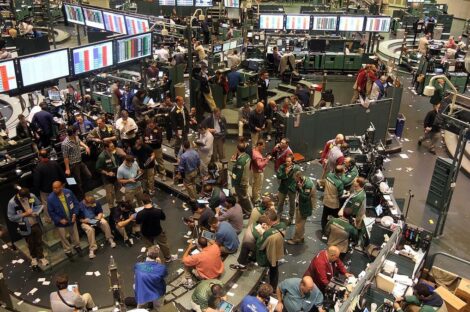 تواصل أسعار النفط الهبوط منذ يونيو 2014