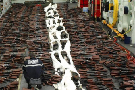 شحنة كبيرة من الأسلحة في سفينة متجهة إلى الصومال