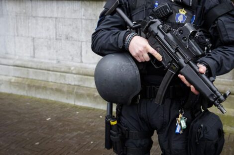 عنصر من الشرطة الهولندية