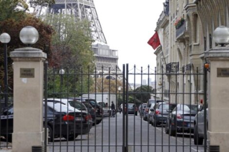 مدخل السفارة المغربية في باريس