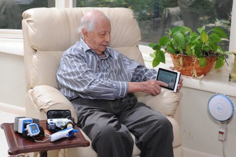 تكنولوجيا كبار السن
