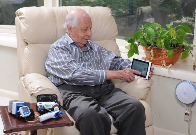 تكنولوجيا كبار السن