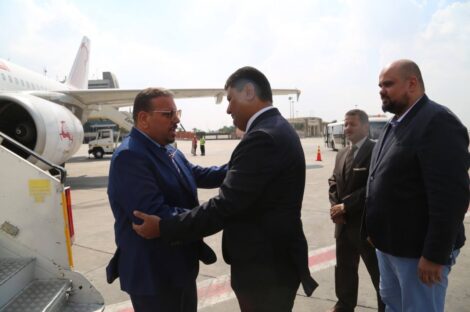 أونيس يصل إلى القاهرة