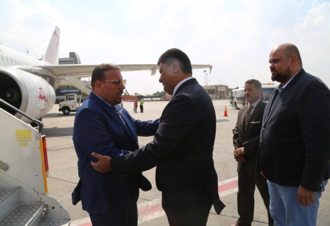 أونيس يصل إلى القاهرة