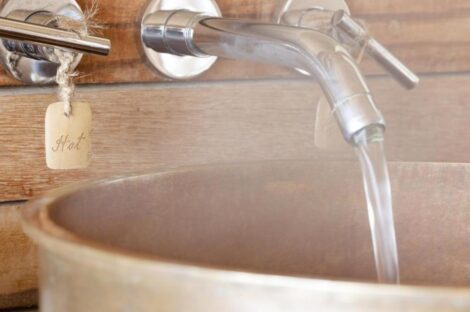 الماء الساخن