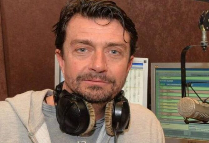 المذيع البريطاني غافين فورد