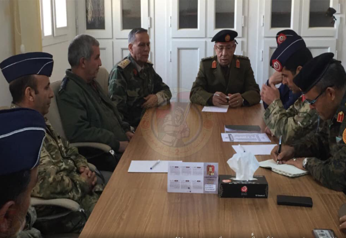 رئيس الأركان يستعرض مع القيادات العسكرية بمصراتة الأوضاع الميدانية في المنطقة