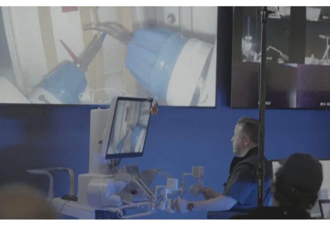 عملية جراحية في الفضاء