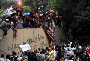 غضب عارم يحرج حكومة مرسي في مصر