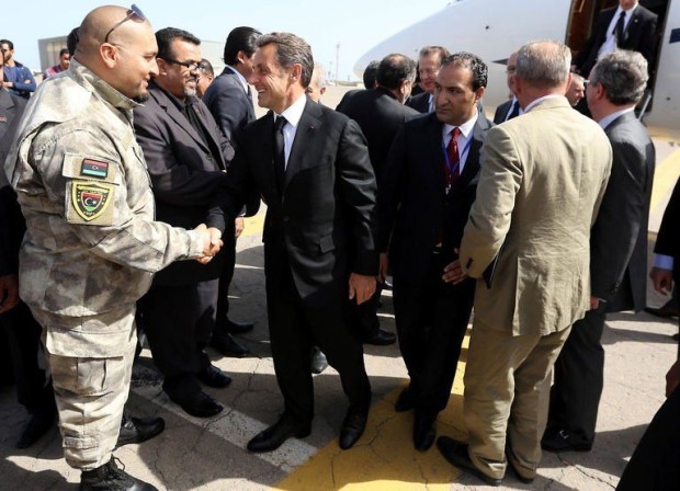 ساركوزي يستعد للعودة للمسرح السياسي ويحتاج لدعم مالي ساركوزي يستعد للعودة للمسرح السياسي ويحتاج لدعم مالي