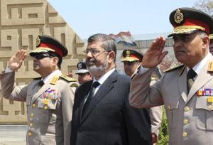 الجيش أخذ زمام المبادرة من يدي رئيس متردد