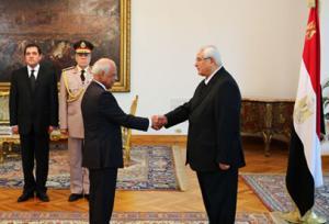 الببلاوي في مهمة صعبة لإنعاش الاقتصاد المصري...