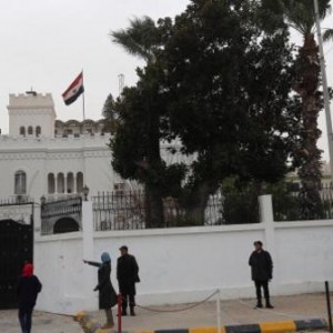 إجلاء أعضاء السفارة المصرية "إجراء احترازي". 