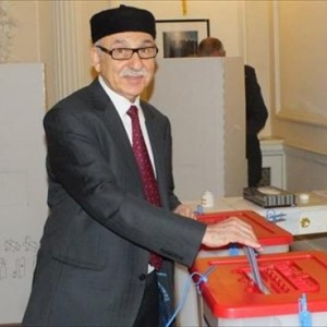 السفير الليبي في لندن محمود الناكوع يدلي بصوته لانتخاب لجنة الستين