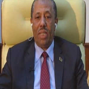 وزير الدفاع عبد الله الثني في مكتبه