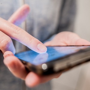 التطبيق على آيفون مجانا 