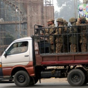 الجيش الباكستاني يكثف عملياته ضد المسلحين في المناطق القبلية شمال غربي البلاد بعد مأساة بيشارو. 