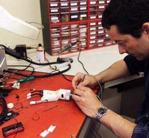 يمكن استخدامها في الكتابة وغسل الصحون