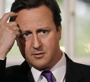 حكومة كاميرون مهددة بالانهيار