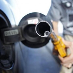 سعر النفط يهوي لأدنى مستوى في خمس سنوات